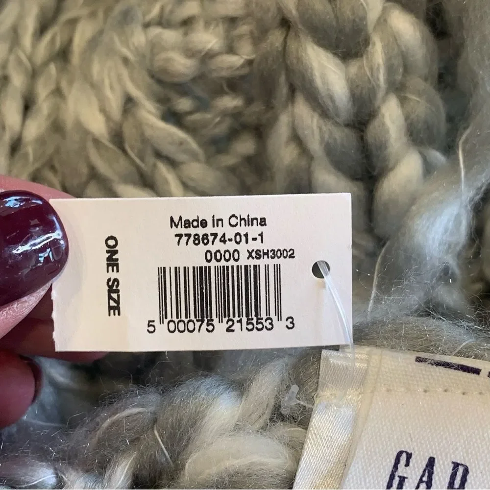 GAP Gray Chunky Knit Scarf